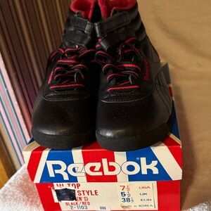 Reebok women’s Black and Red High-Top Sneakers. Size 7 1/2